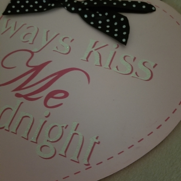 Always Kiss Me Goodnight Sign - Picture 2 of 8